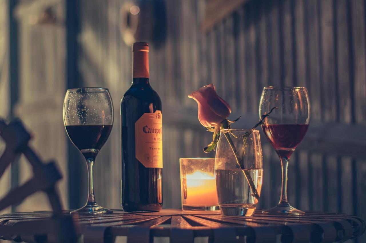 *new* Noel “a Romantic Quirky Little Gem” * Rye