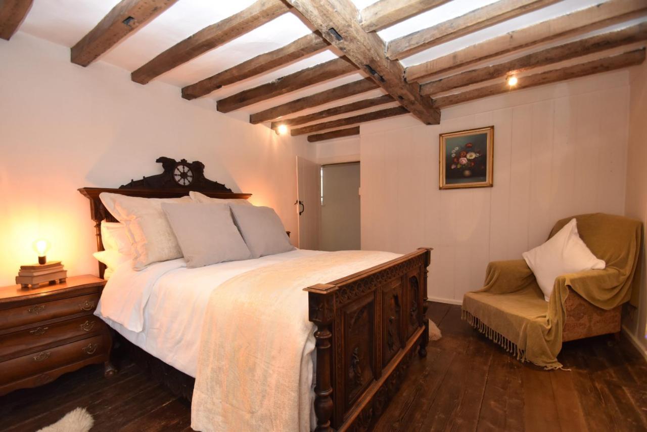 Oak House * Rye