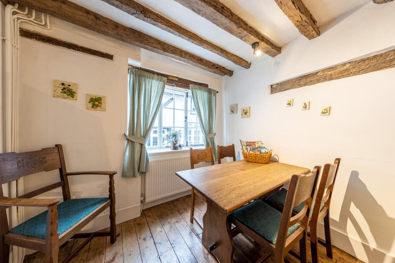 Oak House * Rye