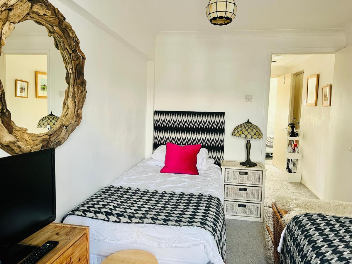 Holiday home Larkin House *