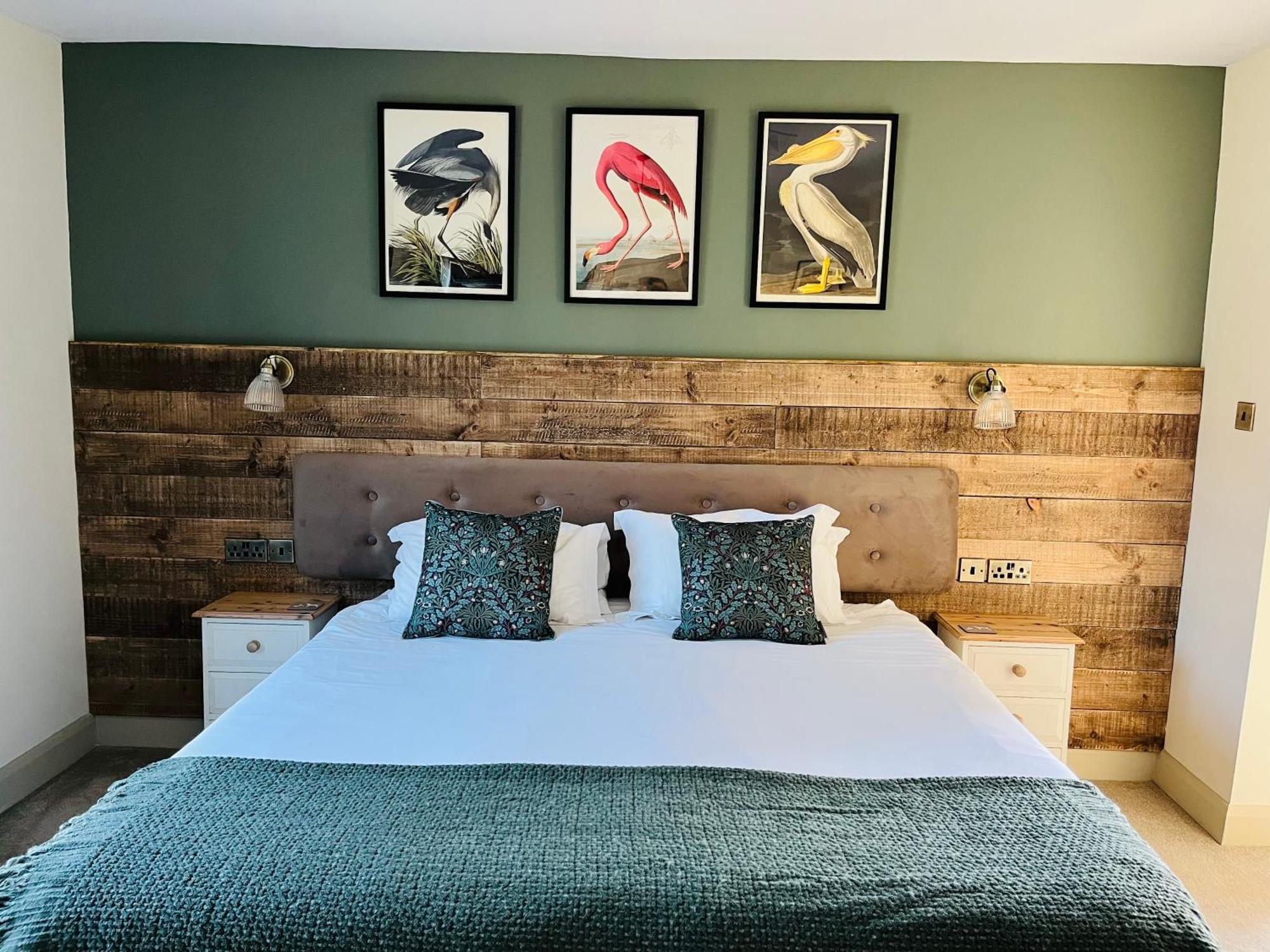 Hare & Hounds 3*