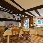 Whitefriars, Rye - Central Location With Parking For 3 Cars - Large Family Home