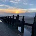 The Salty Dog Holiday Cottage, Camber Sands