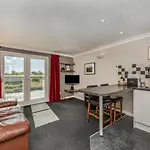 16 The Boathouse