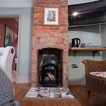 Red Cottage B&B