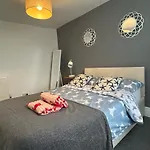 Historic Grade 2 Listed Cottage With Parking