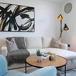 Cozy Home Away 1-Bed Retreat With Kitchen Bliss
