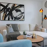 Cozy Home Away 1-Bed Retreat With Kitchen Bliss