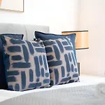 Timeless Comfort 1 Bed Gem With Deluxe Kitchen