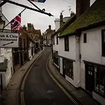 Grade II Listed Cottage In Rye Citadel, Sleeps 6-8