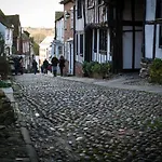 Grade II Listed Cottage In Rye Citadel, Sleeps 6-8