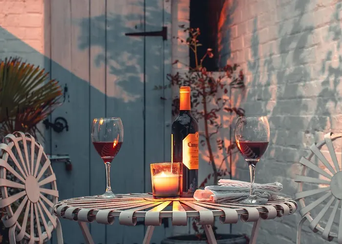 *New* Noel Cottage “A Romantic Quirky Little Gem”