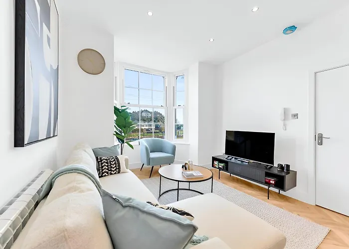 Timeless Comfort 1 Bed Gem With Deluxe Kitchen