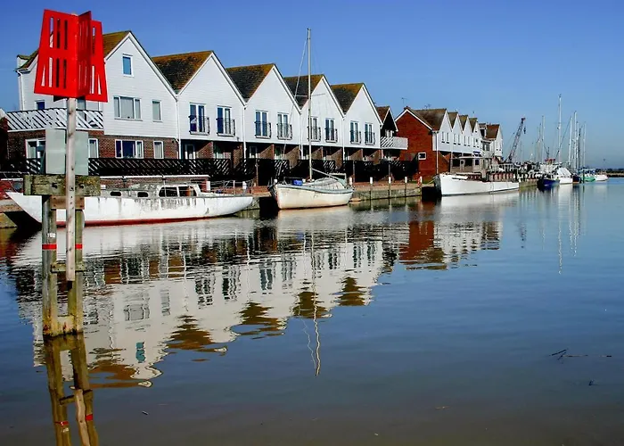 17 The Boathouse