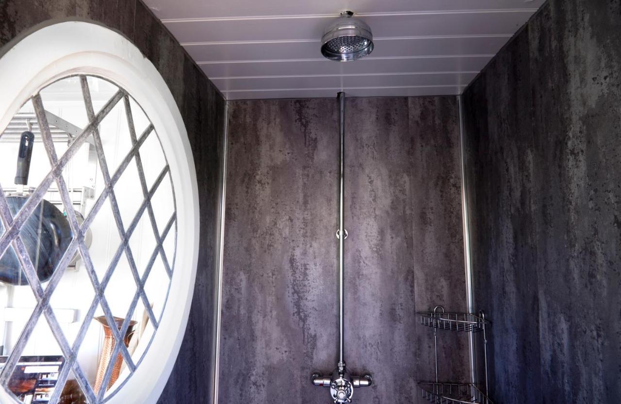 Extraordinary Huts Ltd Farm stay