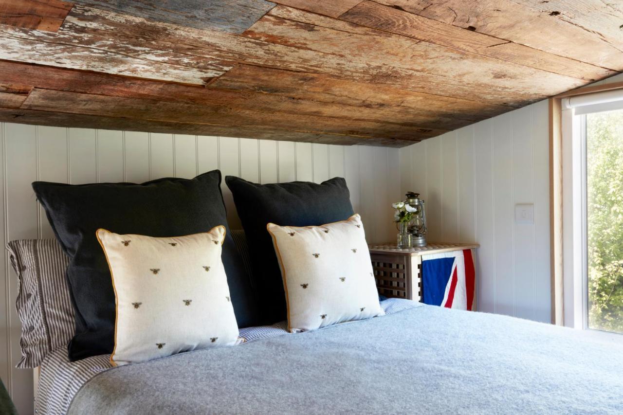 Farm stay Extraordinary Huts Ltd *
