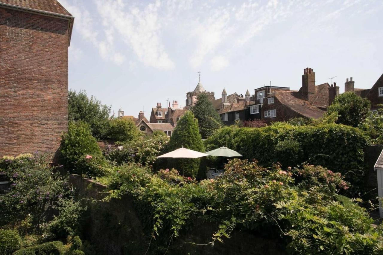 Holiday home Medieval Town House - Walled Garden Sleeps 8