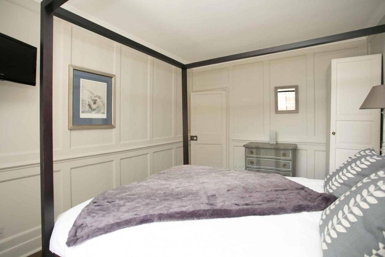 Holiday home Medieval Town House - Walled Garden Sleeps 8 *