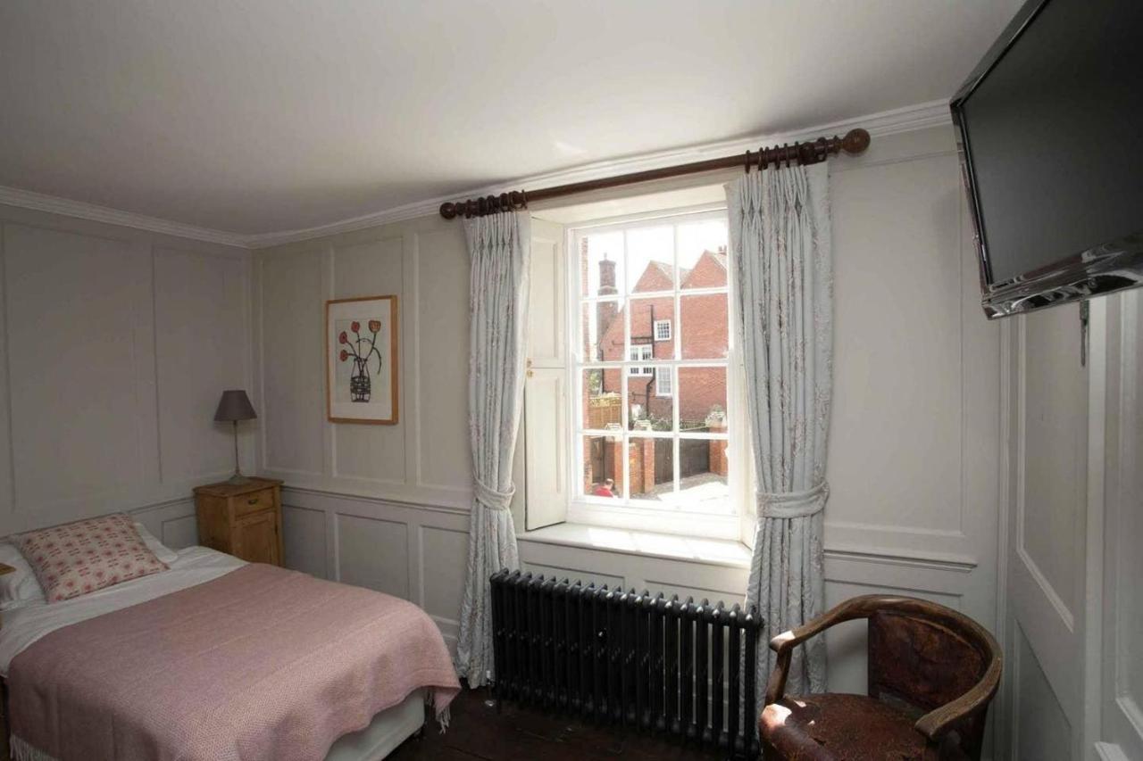 Medieval Town House - Walled Garden Sleeps 8 Holiday home