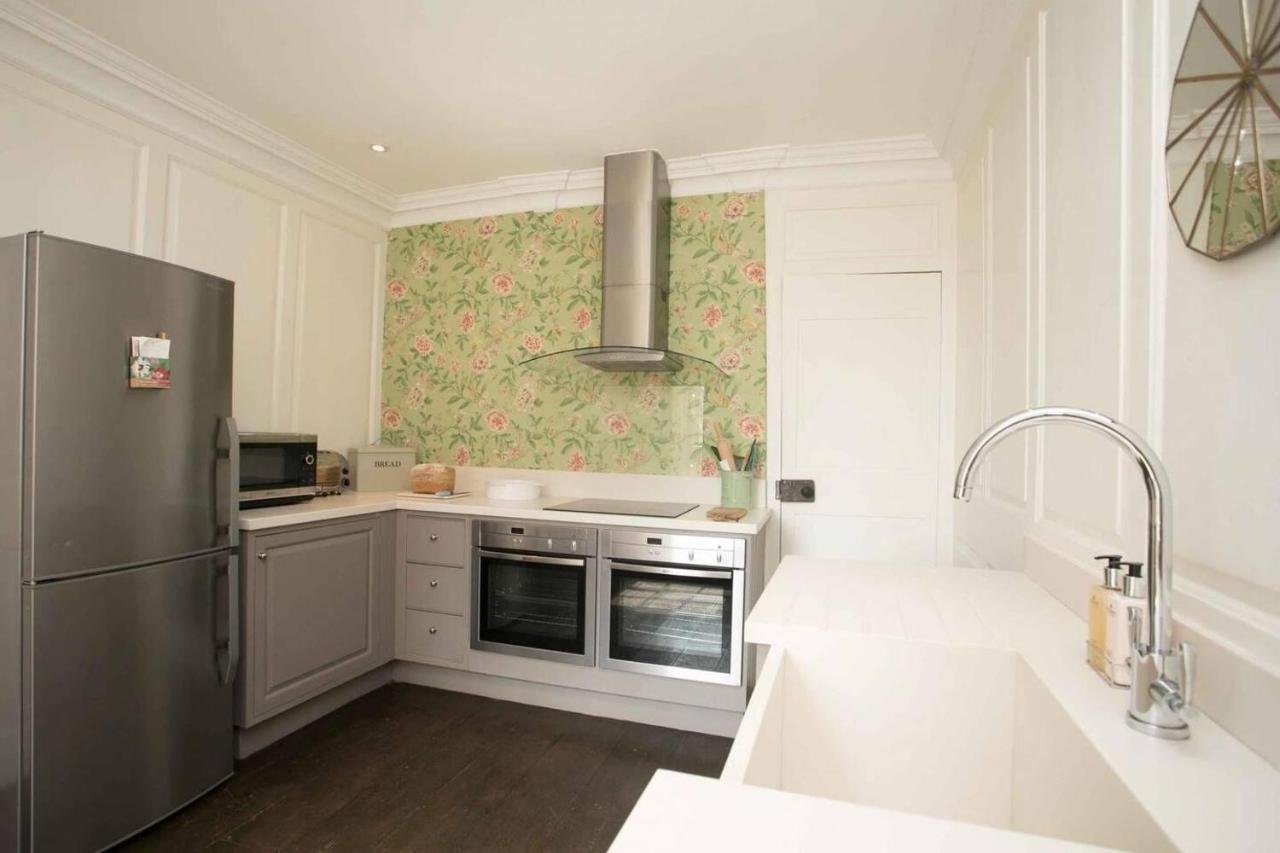 Medieval Town House - Walled Garden Sleeps 8 Holiday home Rye