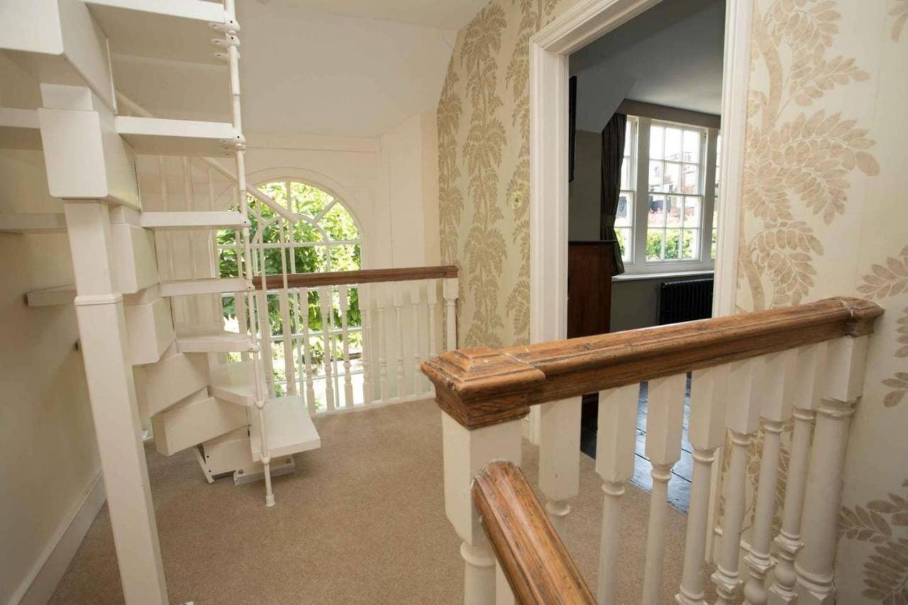 Holiday home Medieval Town House - Walled Garden Sleeps 8
