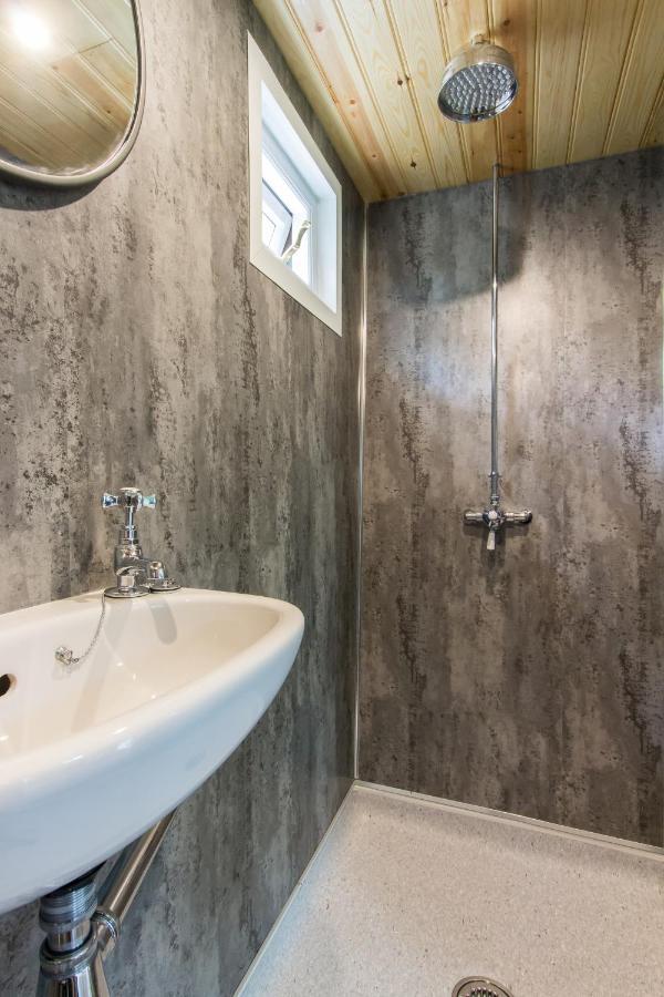 Extraordinary Huts Ltd Farm stay