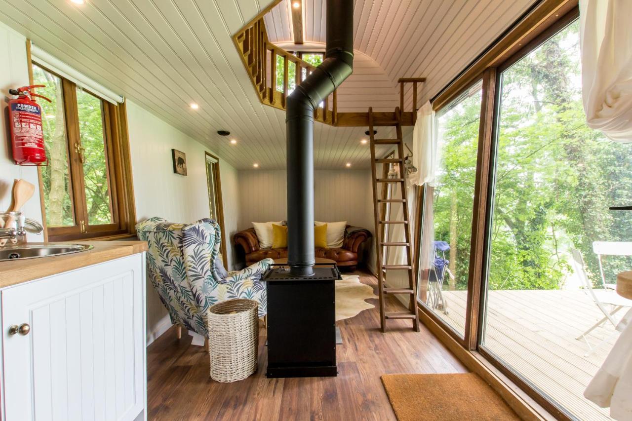Extraordinary Huts Ltd Farm stay Rye