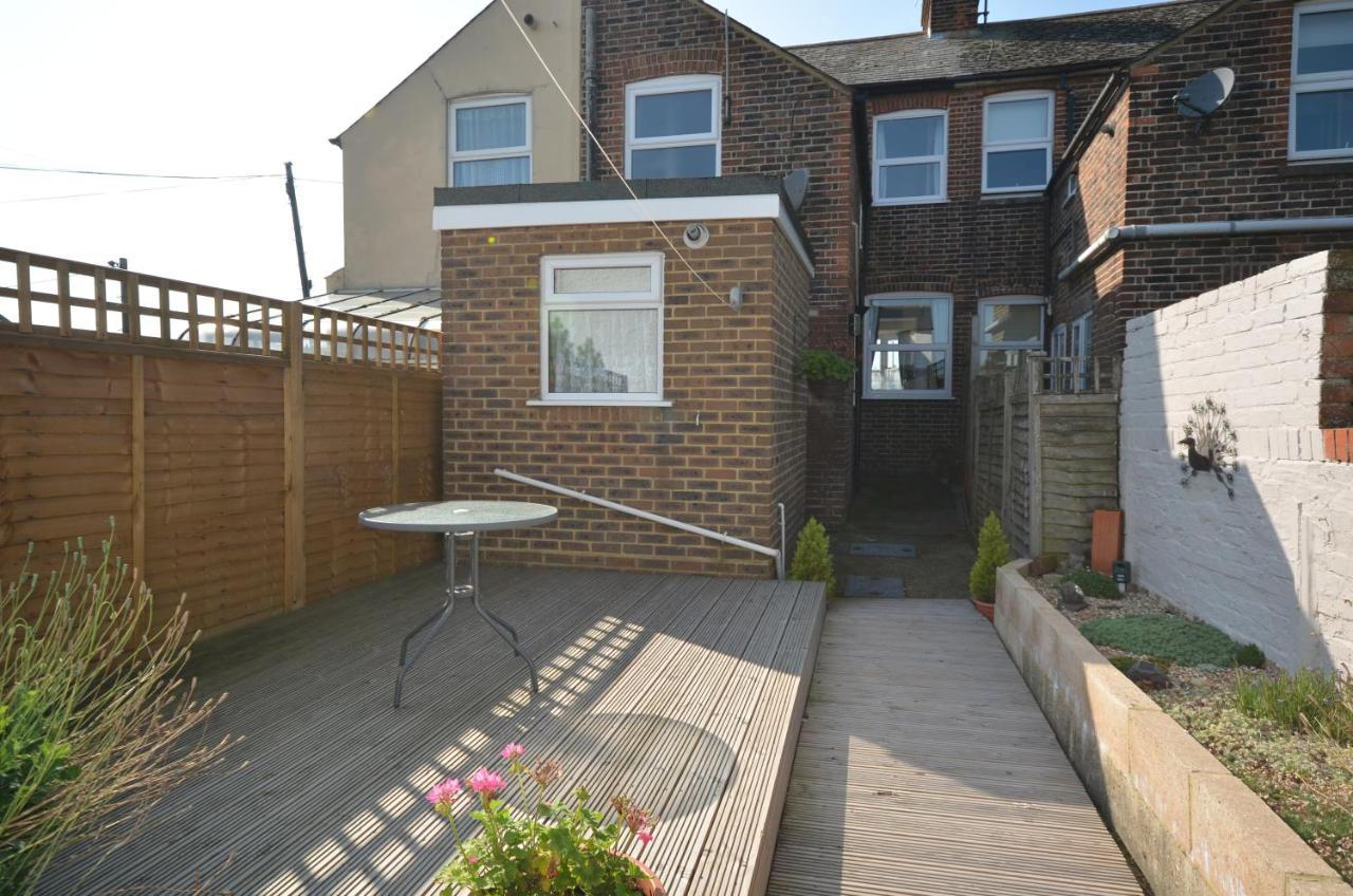 Tilling View With Private Parking Holiday home