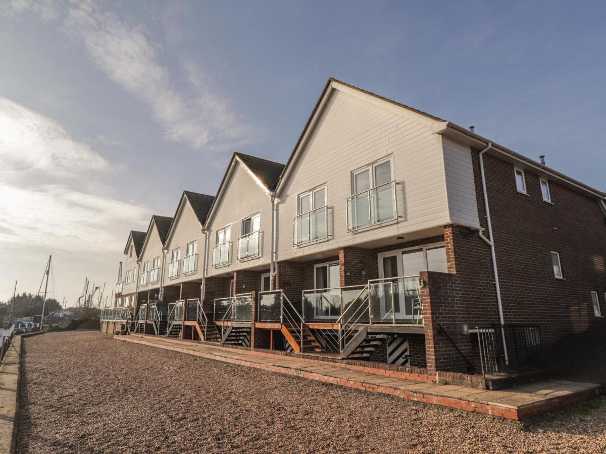 7 Waves Apartment Rye