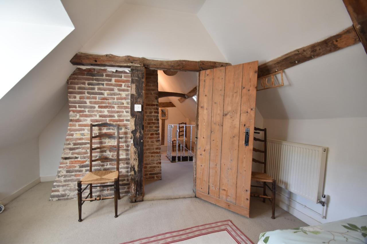 Whitefriars, - Location With Parking For 3 Cars - Large Family Holiday home