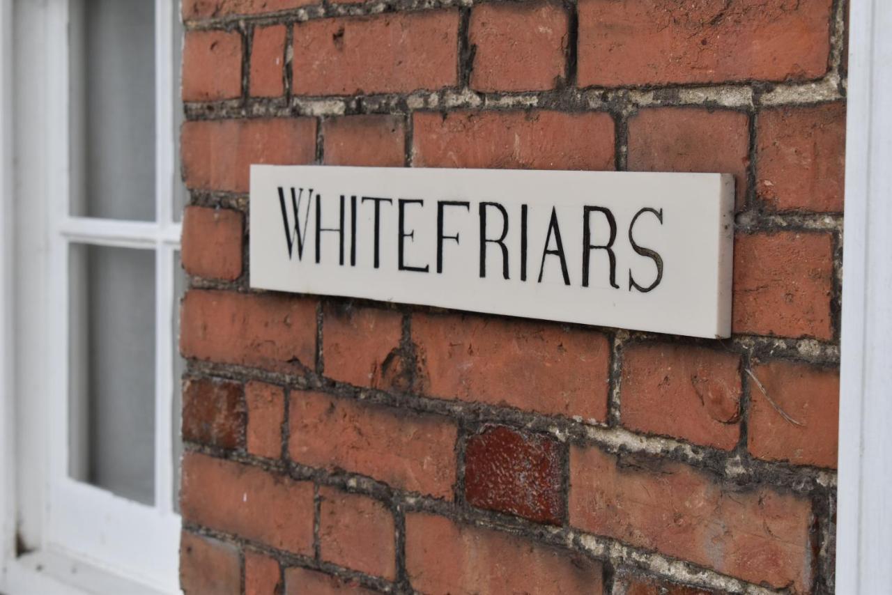 Whitefriars, - Location With Parking For 3 Cars - Large Family Holiday home