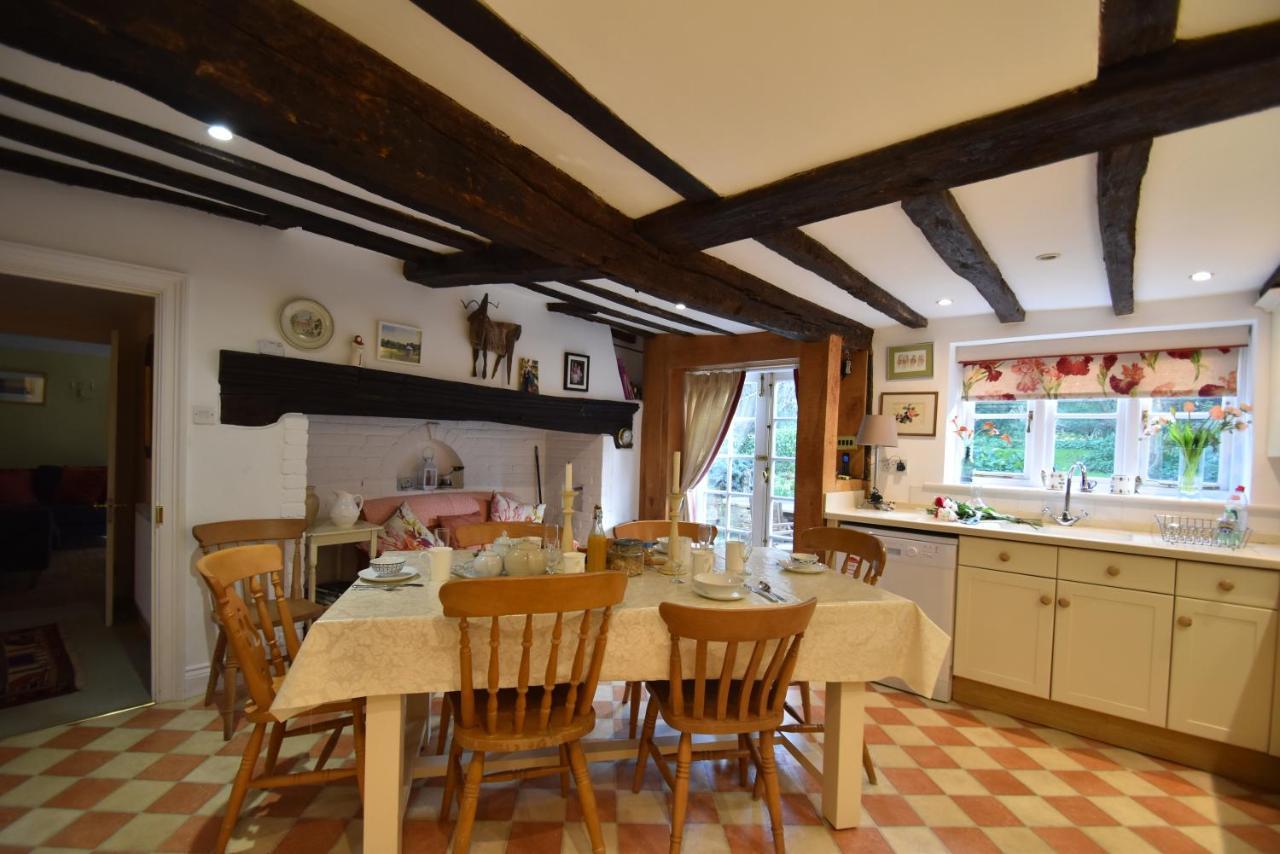 Whitefriars, - Location With Parking For 3 Cars - Large Family * Rye