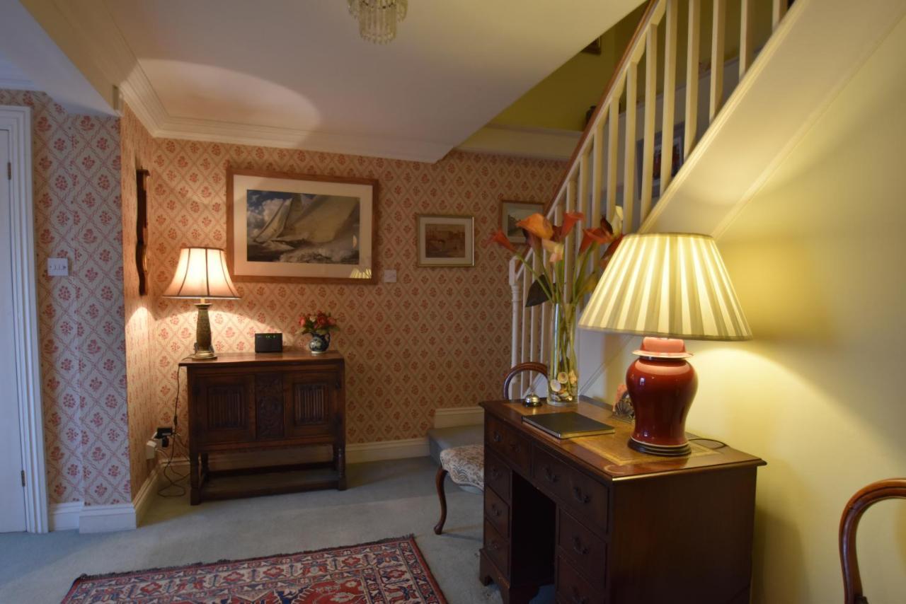 Whitefriars, - Location With Parking For 3 Cars - Large Family