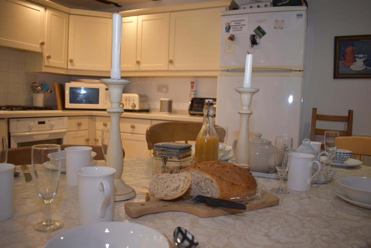 Whitefriars, - Location With Parking For 3 Cars - Large Family *