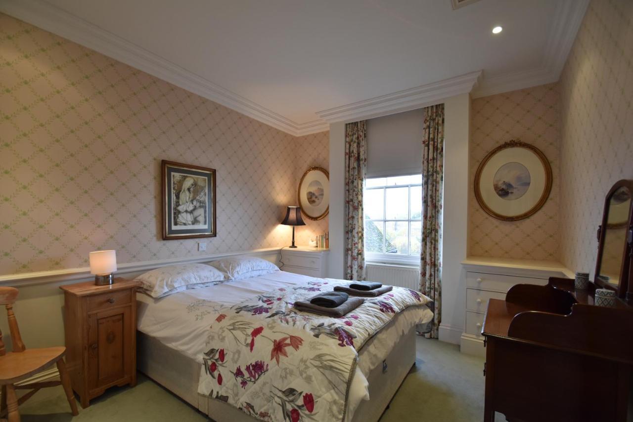 Whitefriars, - Location With Parking For 3 Cars - Large Family *