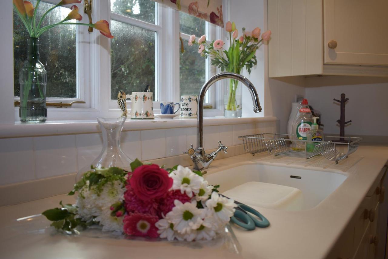 Whitefriars, - Location With Parking For 3 Cars - Large Family Holiday home