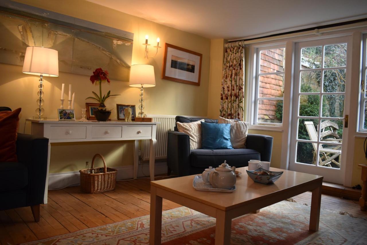 Whitefriars, - Location With Parking For 3 Cars - Large Family Rye