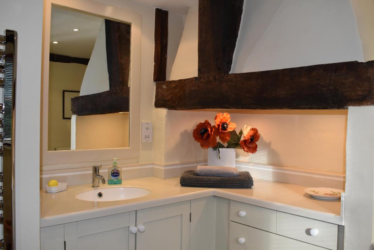 Whitefriars, - Location With Parking For 3 Cars - Large Family