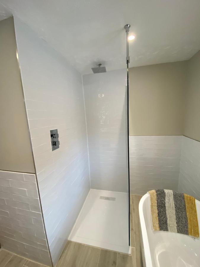 2 Regent Square *