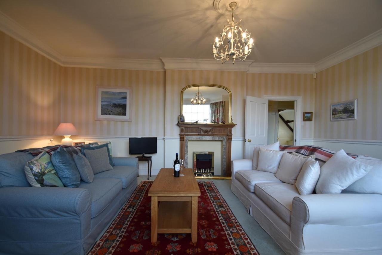 Whitefriars, - Location With Parking For 3 Cars - Large Family Rye