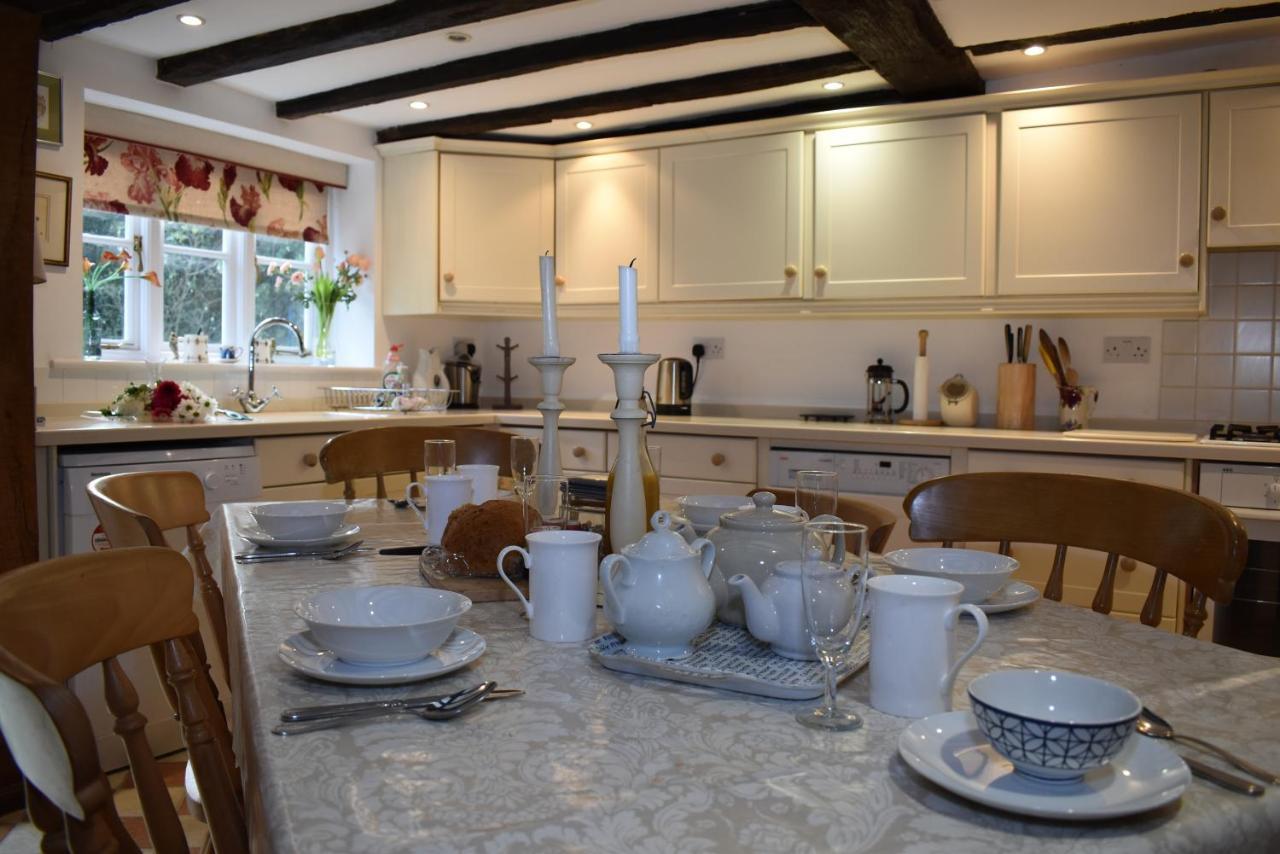 Whitefriars, - Location With Parking For 3 Cars - Large Family *