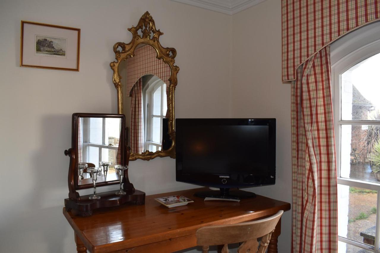 Whitefriars, - Location With Parking For 3 Cars - Large Family Holiday home *