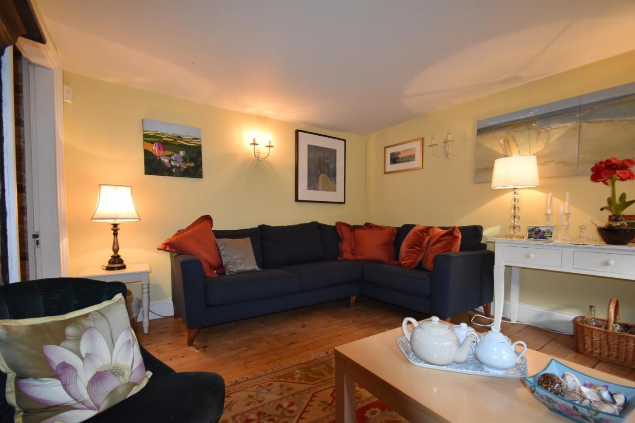Whitefriars, - Location With Parking For 3 Cars - Large Family Holiday home