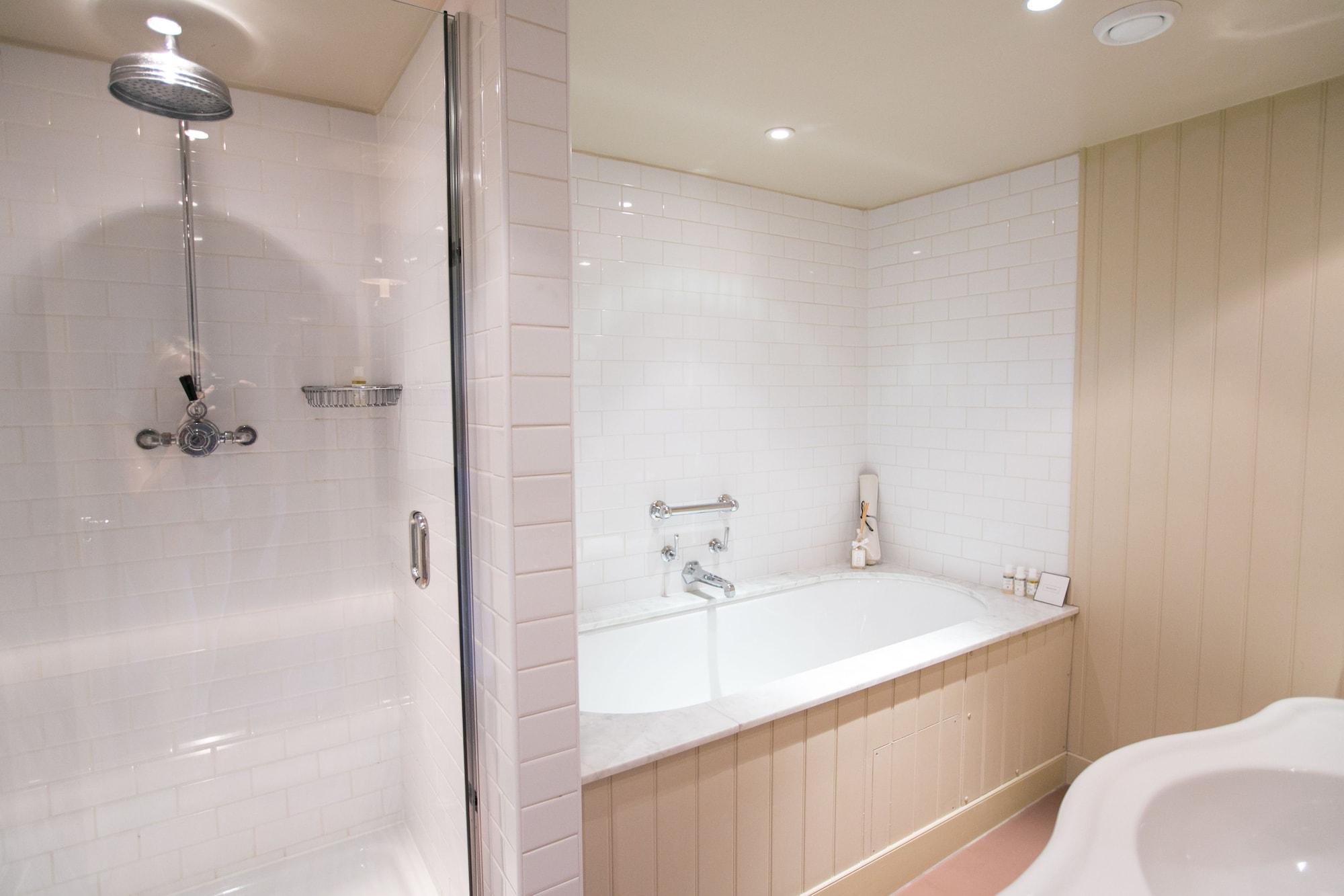 The George In Hotel 4*