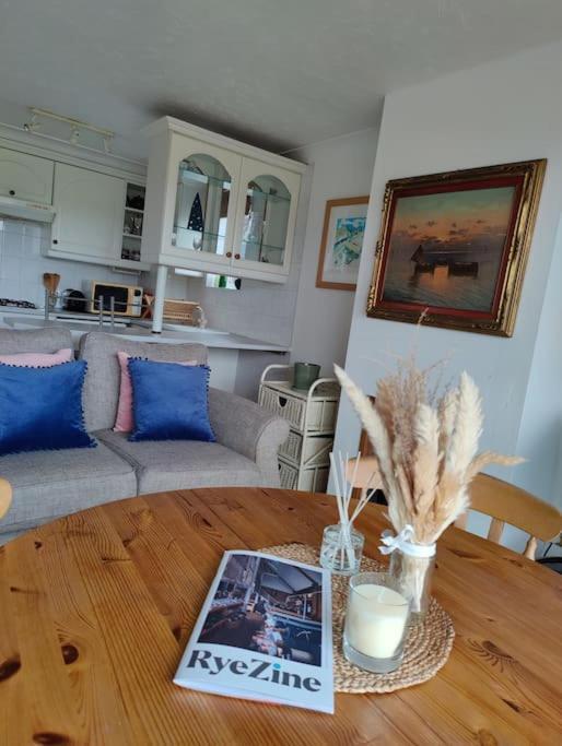 Stunning 1 Bedroom Over Looking River *