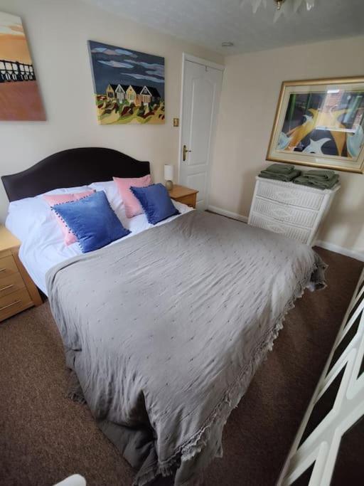 Apartment Stunning 1 Bedroom Over Looking River *
