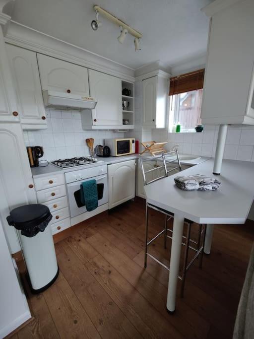 Stunning 1 Bedroom Over Looking River *