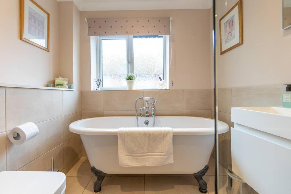 1 Regent Square, - For A Perfect Break * Rye