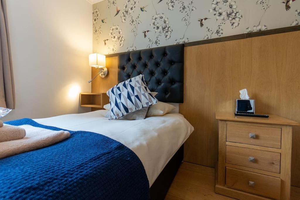 1 Regent Square, - For A Perfect Break