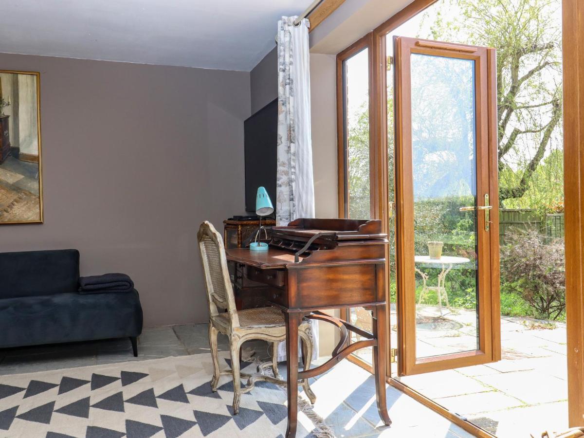 Six Acres House *